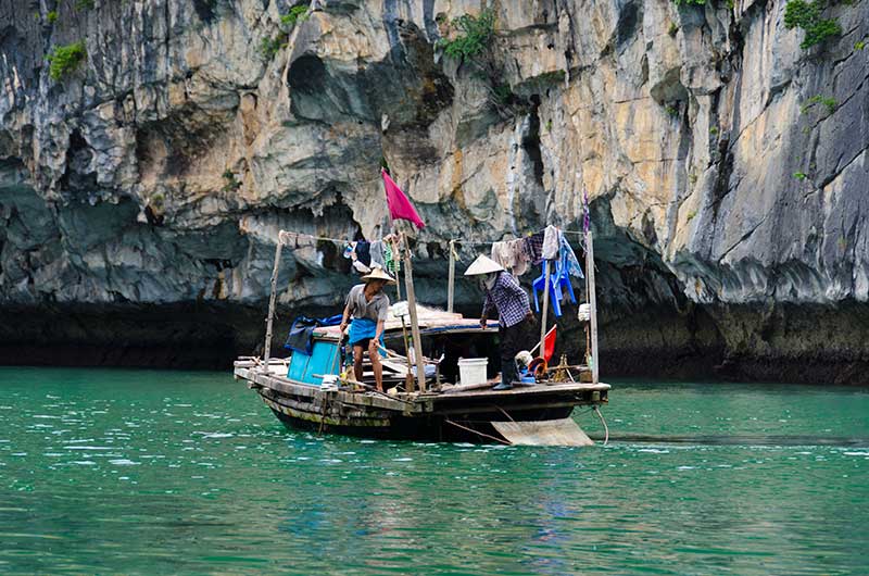 35 - Vietnam - Bahia de Halong - pescadores